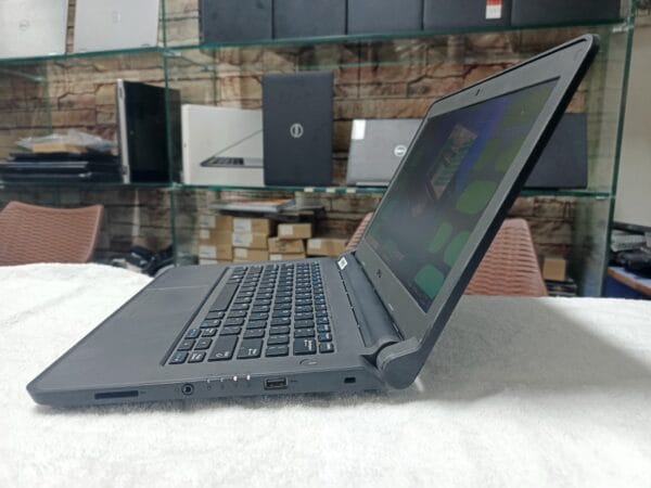 Dell latitude 3340 - Image 2